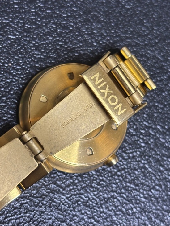 Nixon Cold Blooded The Chameleon Gold  Black Textured Dial Bracelet Watch WORKS main image 5